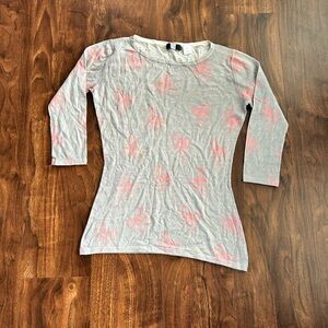 Saks Fifth Avenue Silk Cashmere Sweater Pullover Bows 
Grey Pink 
Size Medium